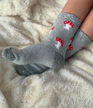 Pro někoho jsou 🍄🍄🍄 symbolem podzimu. Pro nás je to návrat do dětství. 🍄🍄🍄 k Vánocům zkrátka patří 🎄 #ponožky...